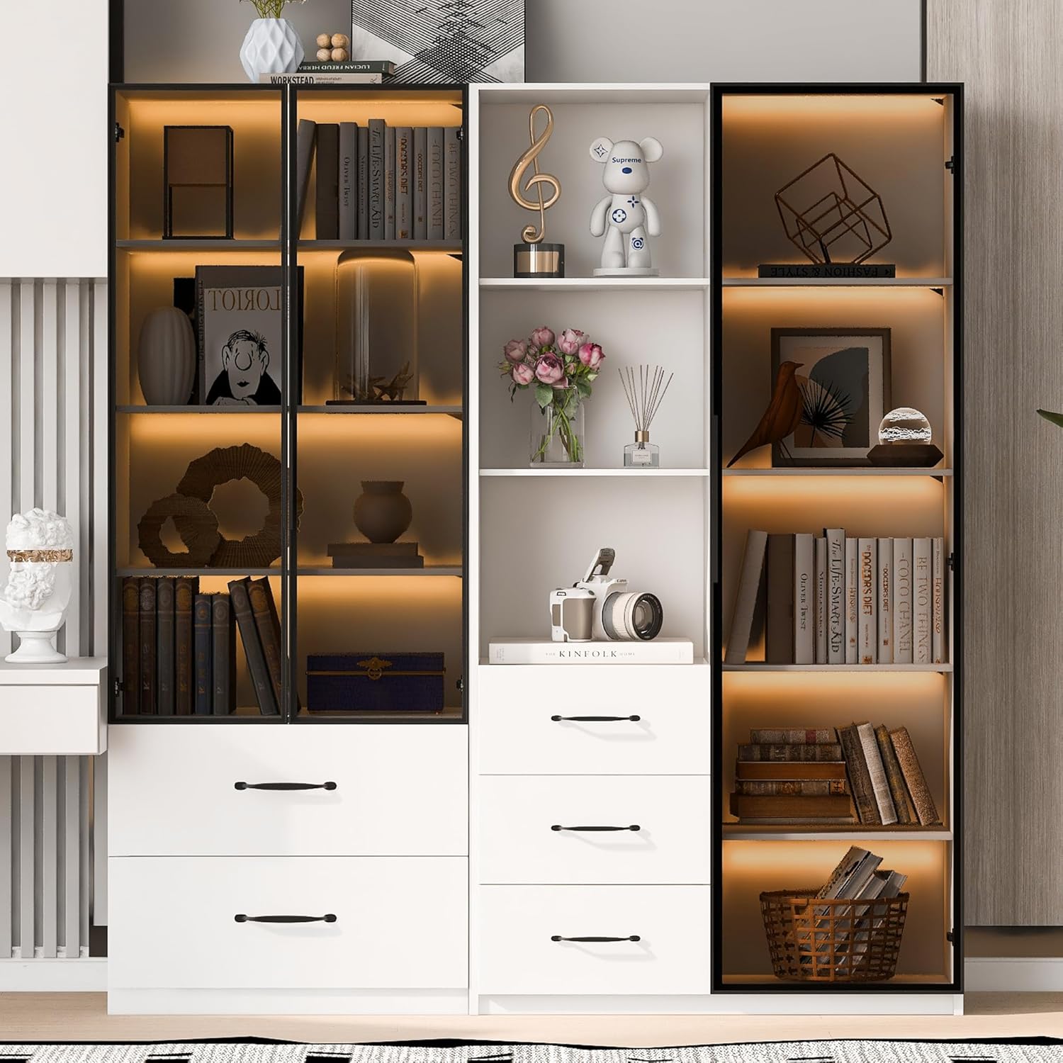 Merax LED-Vitrine 140x40x160 cm, Multifunktionsschrank mit Glas- und offenen Fächern, mehrfarbige LED-Beleuchtung, staubdichte Glasfront, Weiß