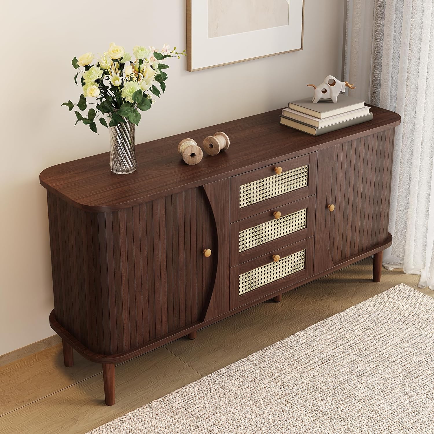 Merax Rattan Sideboard Kommode mit 3 Rattan Schubladen und 2 Schiebetüren, Sideboard Holz Küchenschrank Buffet mit verstellbaren Einlegeböden, gewölbter Platte Design, Walnuss/140.5x40x76cm — Ansicht 4