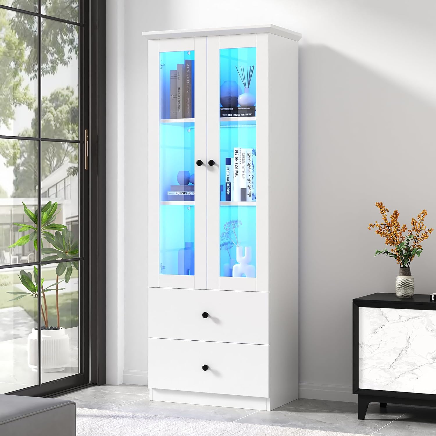 Merax Vitrine mit LED-Lichtern, Glasvitrine mit Schubladen und verstellbaren Fachböden, Modern Vitrinenschrank Bücherschrank Sammlervitrine, Hochschränk für Küchen Wohnzimmer Schlafzimmer Büro, Weiß